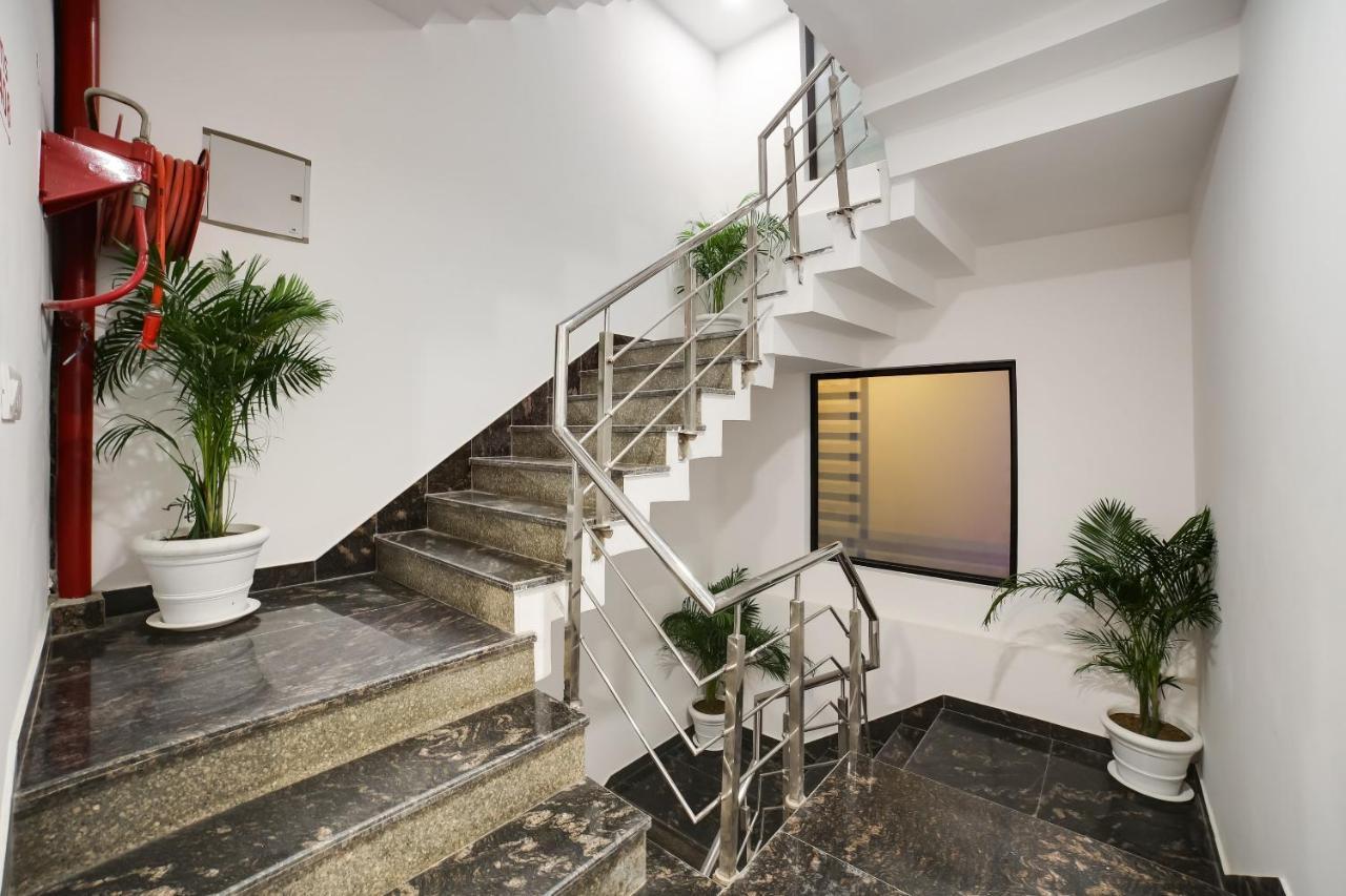 Oyo Townhouse 019 Anand Vihar Hotell New Delhi Exteriör bild