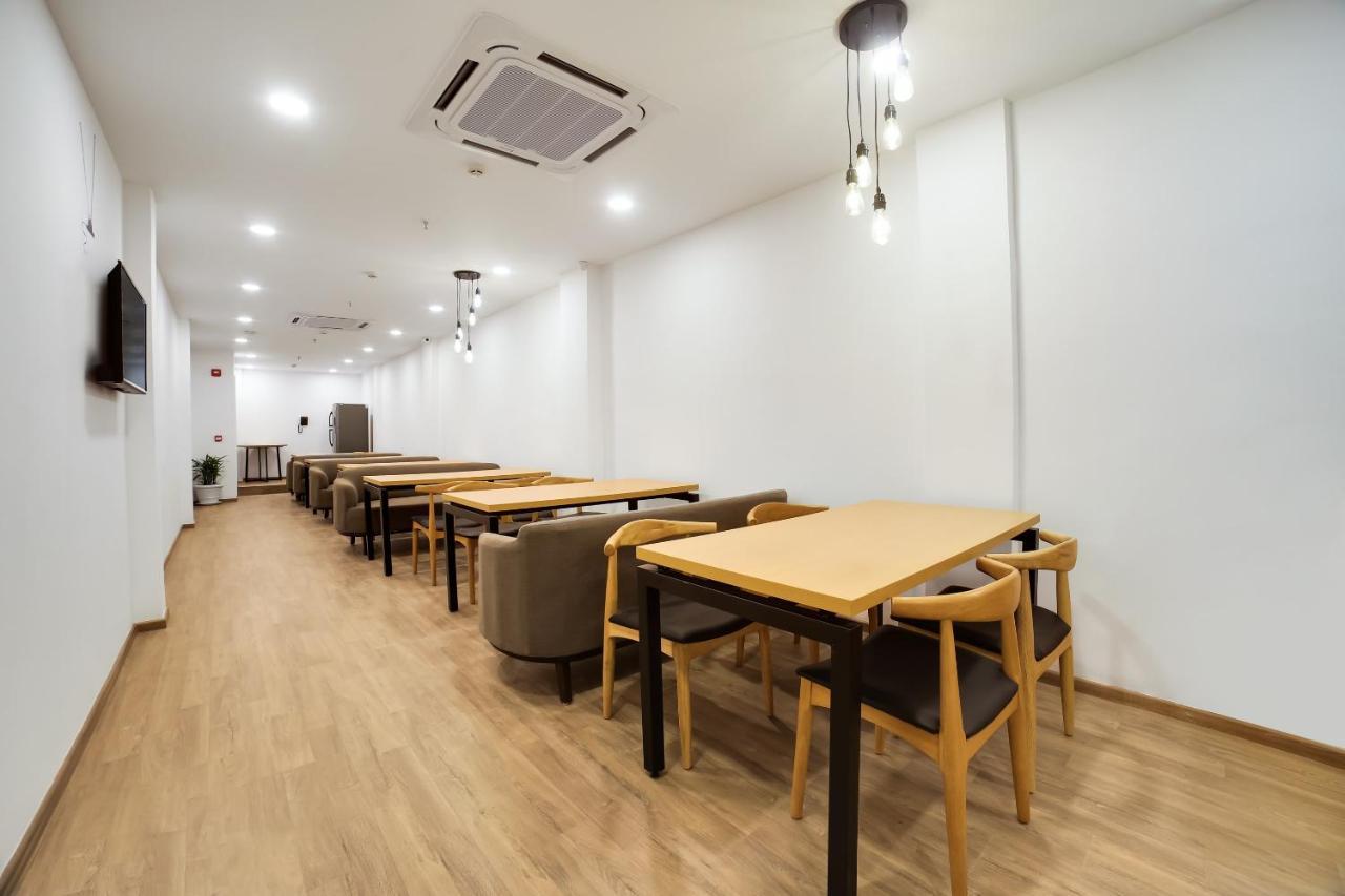 Oyo Townhouse 019 Anand Vihar Hotell New Delhi Exteriör bild
