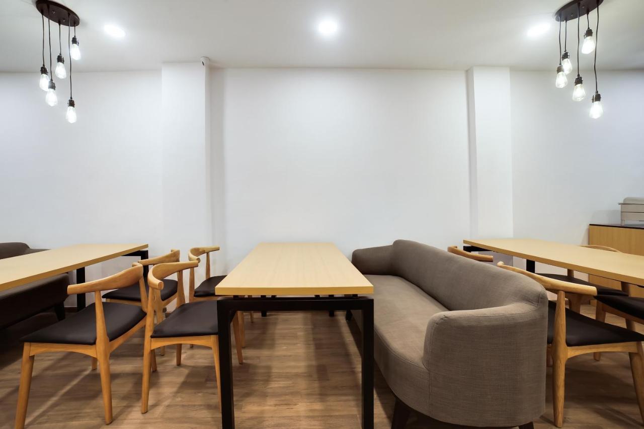 Oyo Townhouse 019 Anand Vihar Hotell New Delhi Exteriör bild