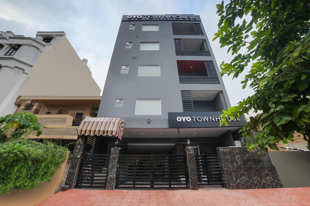 Oyo Townhouse 019 Anand Vihar Hotell New Delhi Exteriör bild