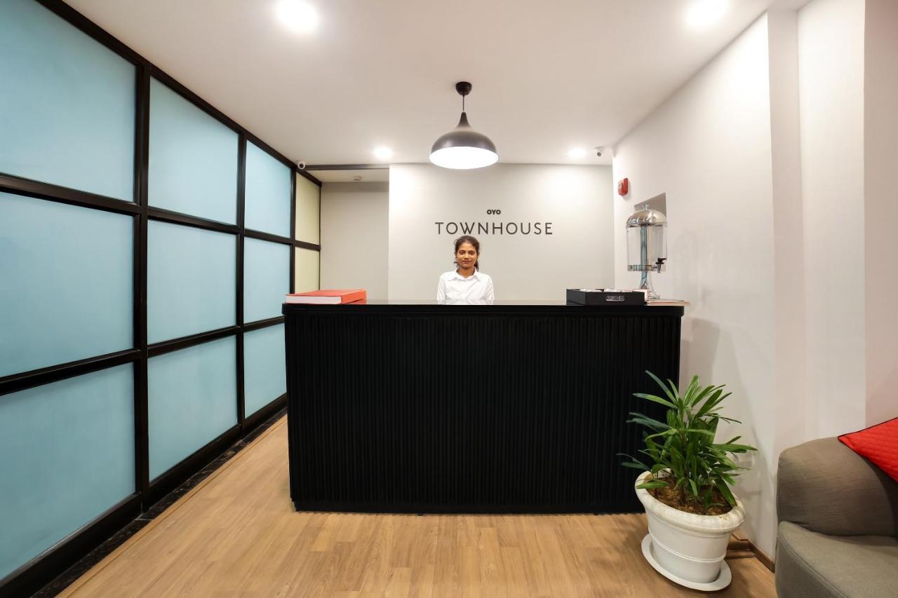 Oyo Townhouse 019 Anand Vihar Hotell New Delhi Exteriör bild