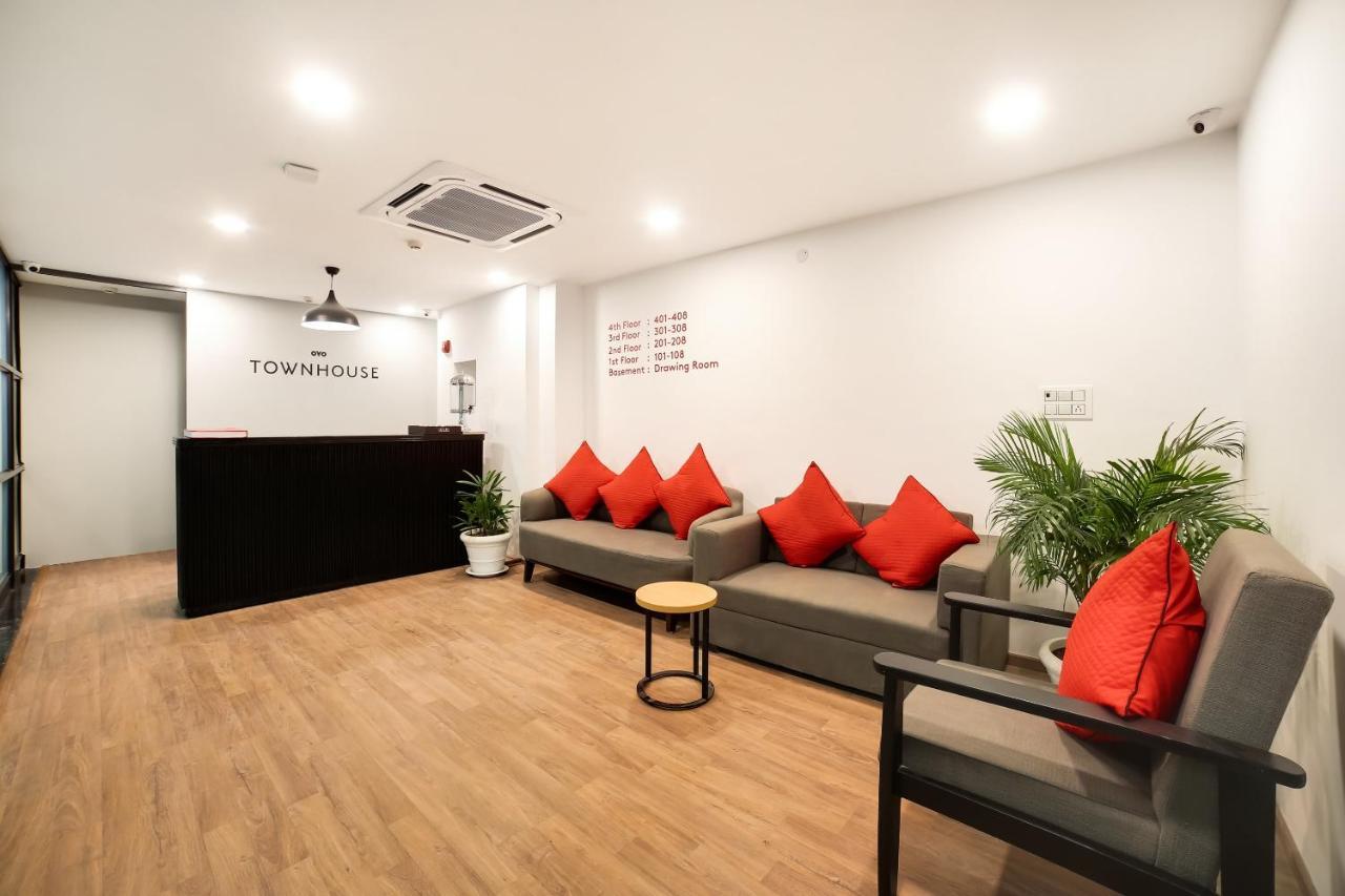 Oyo Townhouse 019 Anand Vihar Hotell New Delhi Exteriör bild