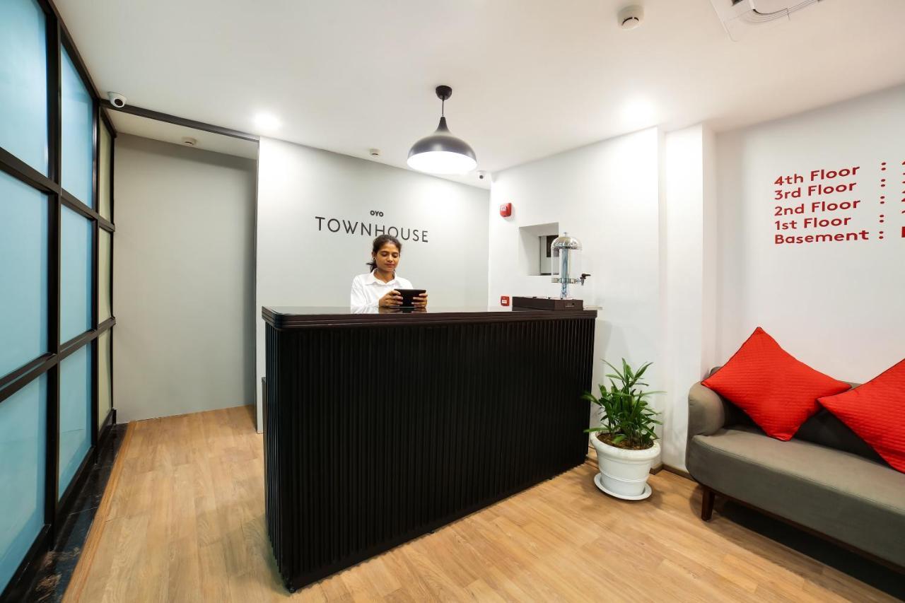 Oyo Townhouse 019 Anand Vihar Hotell New Delhi Exteriör bild